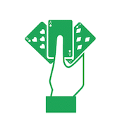 Hand som håller spelkort symboliserar unibet välkomstbonus för pokerspelare