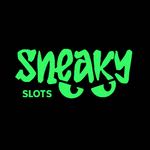 Fyrkantig bild med Sneaky Slots gröna logga mot svart bakgrund